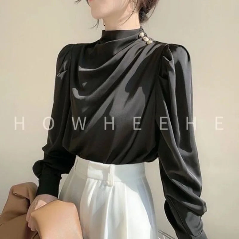 Camicetta donna elegante con bottoni oro riportati sul collo manica lunga